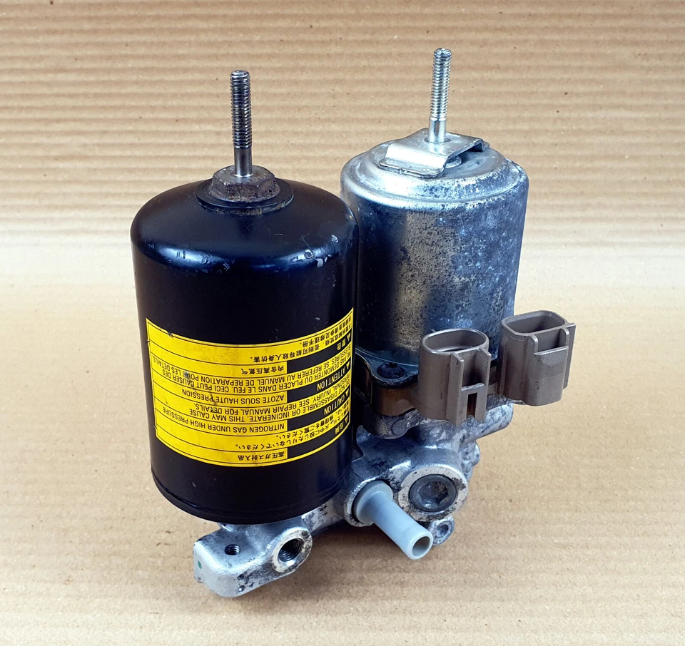 Conjunto bomba antibloqueo refuerzo freno toyota prius v 2012-2014 47070-12010 usado Foto 3 de 4