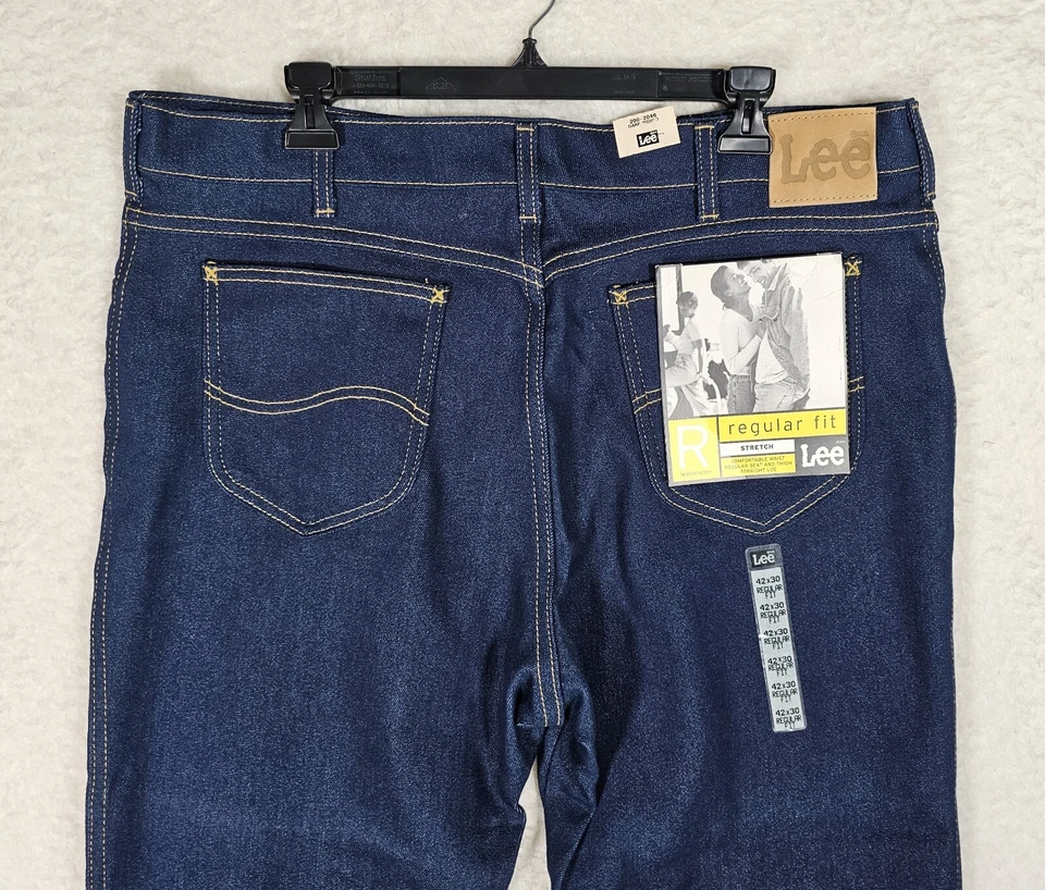 Nuevos Jeans Lee Para Hombre De Colección Años 90 Calce Regular Elastizados Lavado Oscuro Talla 42x30 Nuevos con Etiquetas Foto 3 de 4