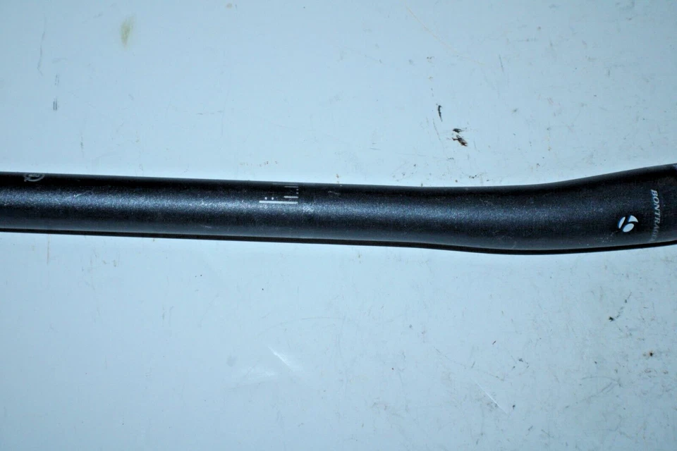 Manillar plano Bontrager RL MTB 31,8/22,2 mm 750 mm 9° 5 mm elevación rápida remitente a EE. UU.:) Foto 4 de 4