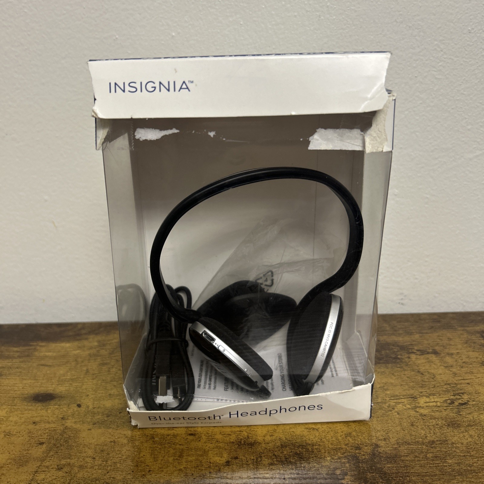 Insignia Wireless On-Ear Headphones Black NS-CAHBT02-BK With Sweat Proof EarPads