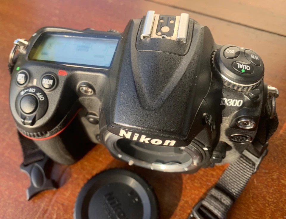 Nikon D300 Body, Digitalkamera, in sehr gutem Zustand - Bild 2 von 4