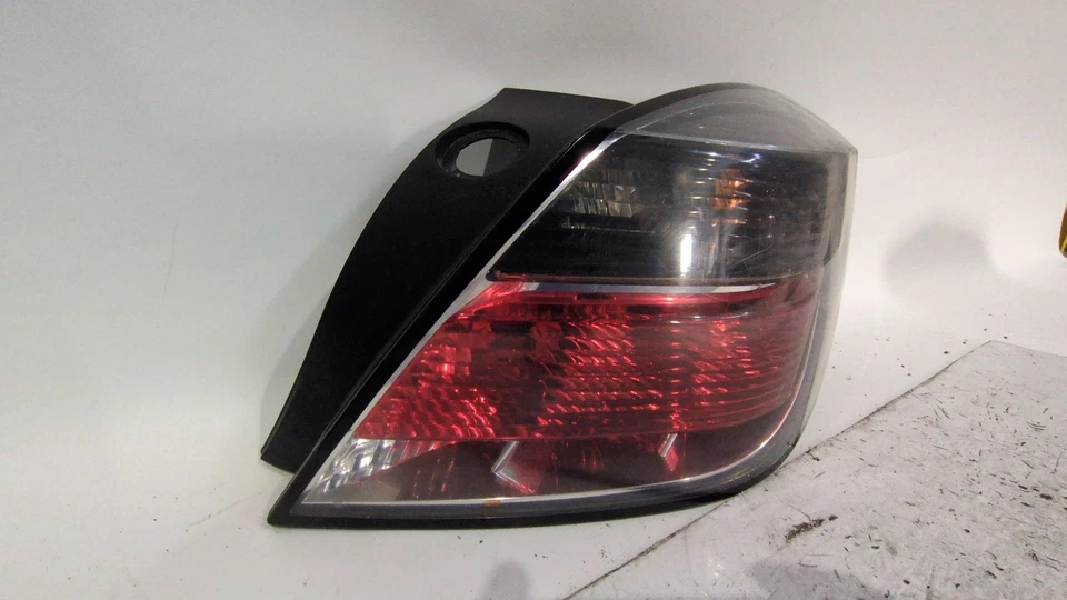 93183056 PILOTO TRASERO DERECHO / 24451834 / 181931 PARA OPEL ASTRA H GTC A04 - Immagine 2 di 4