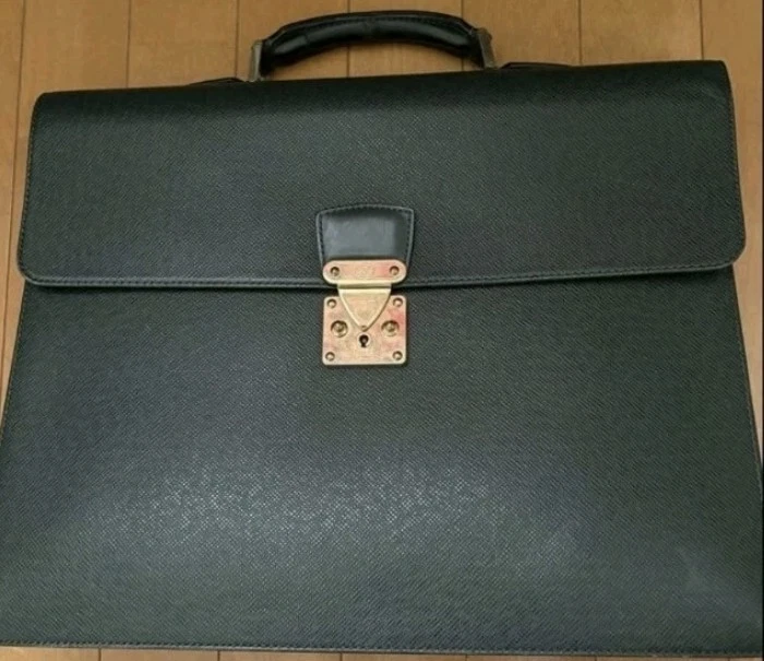 Louis Vuitton Taiga Men's Briefcase/Document Case for sale | eBay