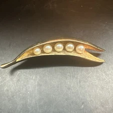 Vintage Rare Kramer Vintage 70s Pearls In A Pea Pod Brooch Pin