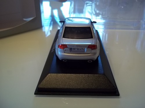 1:43 * Minichamps * Audi RS4 sedán (8E) * plata clara metálica * embalaje original y nuevo - Imagen 11 de 14