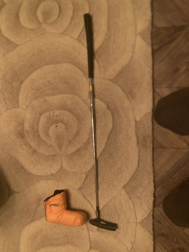 Scotty Cameron Men's Right-Handed Studio 1 With Original Cover And Divot Tool. - Image 2 of 4