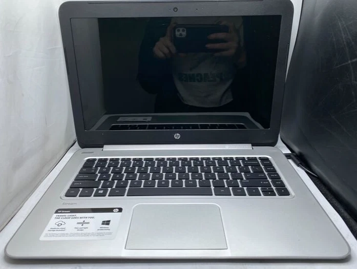HP Stream 14-z040wm 14" AMD A4 Micro-6400T 2GB RAM 32GB SSD - Image 3 of 4