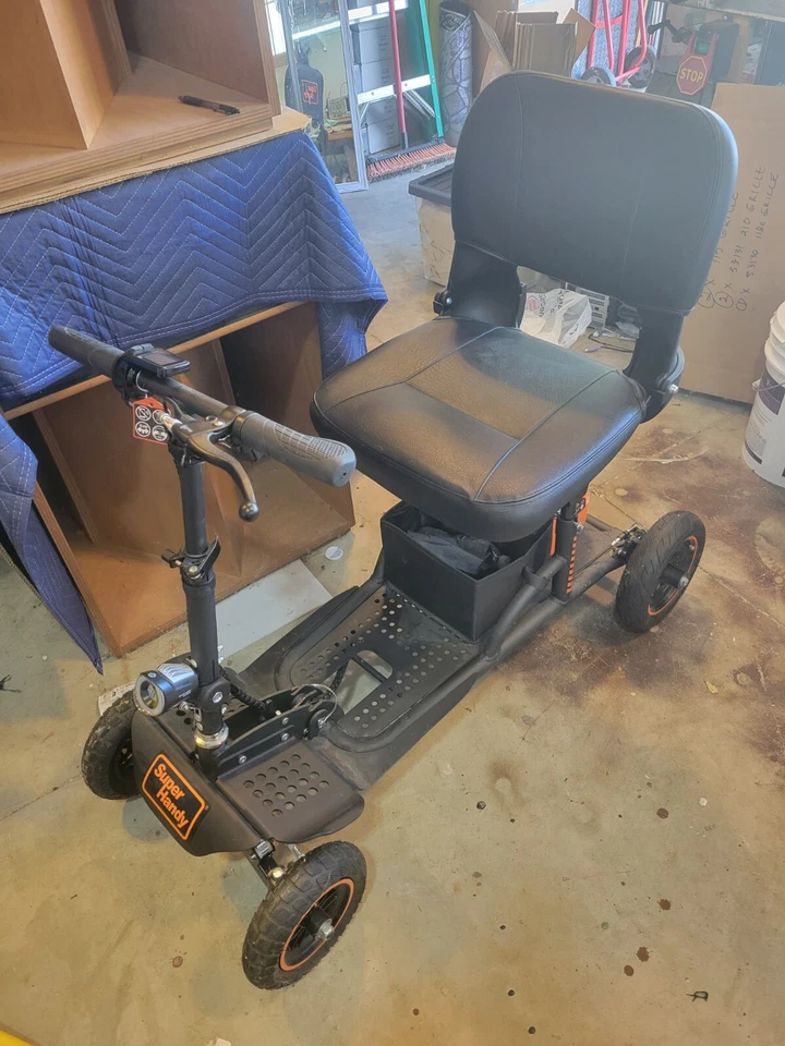 Scooter de movilidad de viaje plegable de 4 ruedas SuperHandy® Heavy Duty Pro Foto 2 de 4