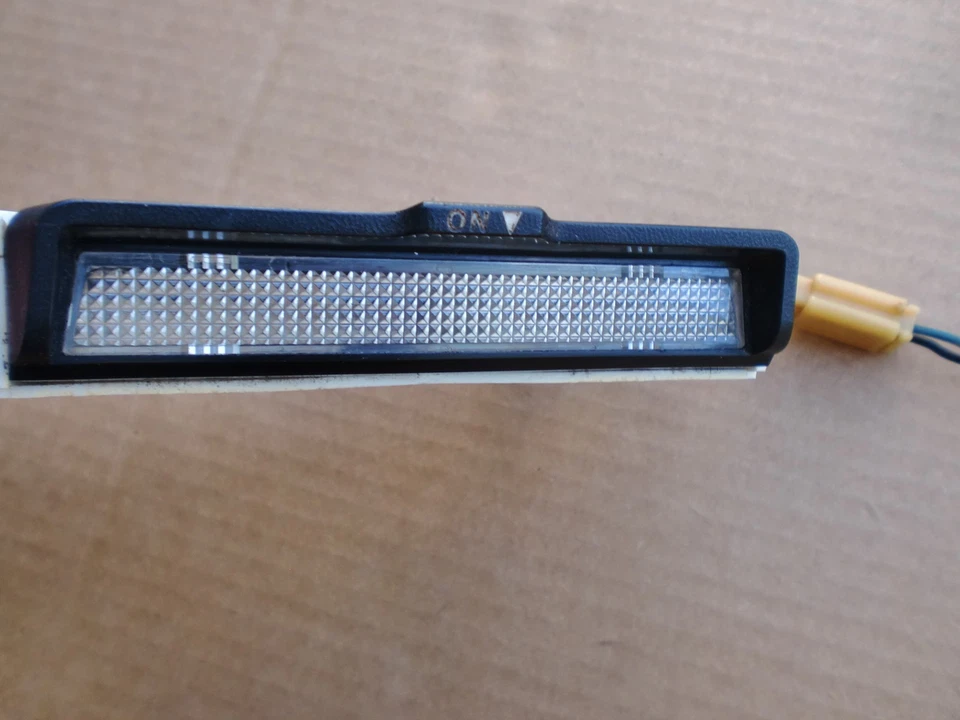 Lámpara de luz de mapa de tablero central Datsun 240Z OEM usada buen estado de funcionamiento Foto 4 de 4