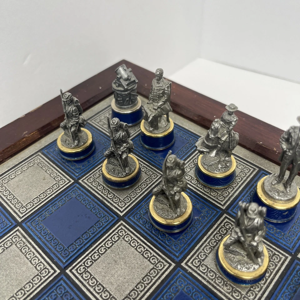 Juego de ajedrez Franklin Mint 1983 peltre y latón de la Guerra Civil con piezas azules y grises de colección Foto 4 de 4