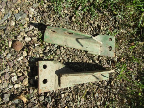 JOHN DEERE SICKLE MOWER MOUNTING BRACKETS - Picture 2 of 5