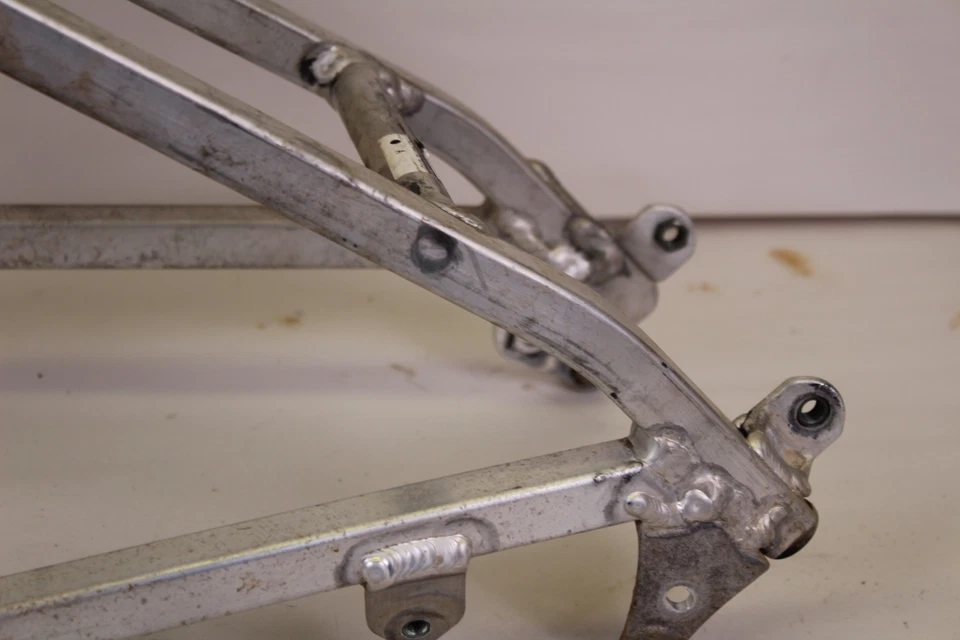 Задний подрамник 2005 05 YAMAHA WR250F - Изображение 2 из 4