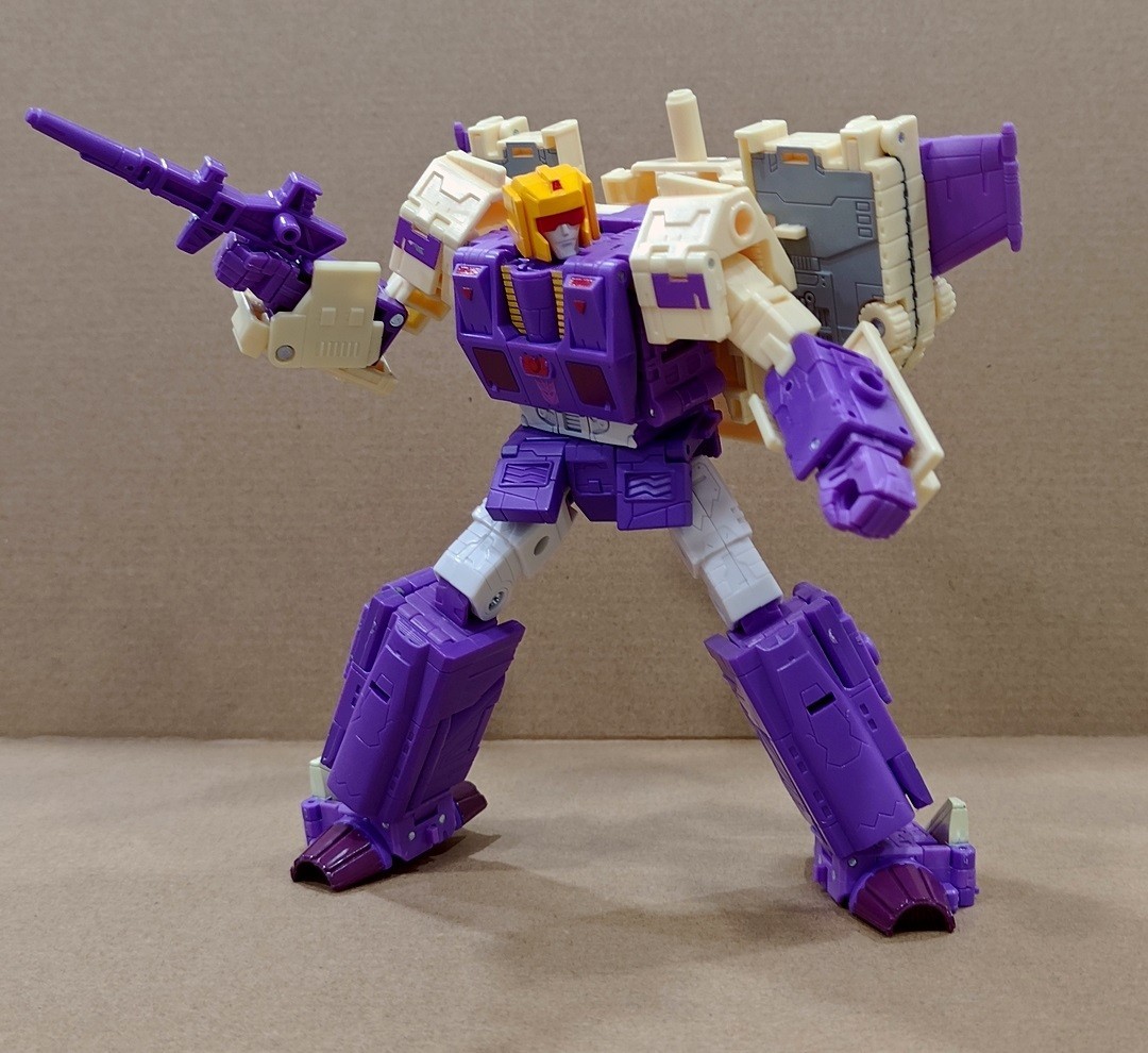 In Stock* Transformers Studio Series 86 Leader Class Blitzwing