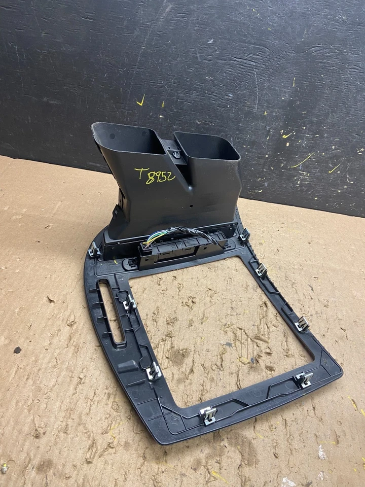 2005 to 2009 Saab 9-7X Dash Radio Stereo Display Trim Panel Bezel T8952 DG - Image 4 of 4