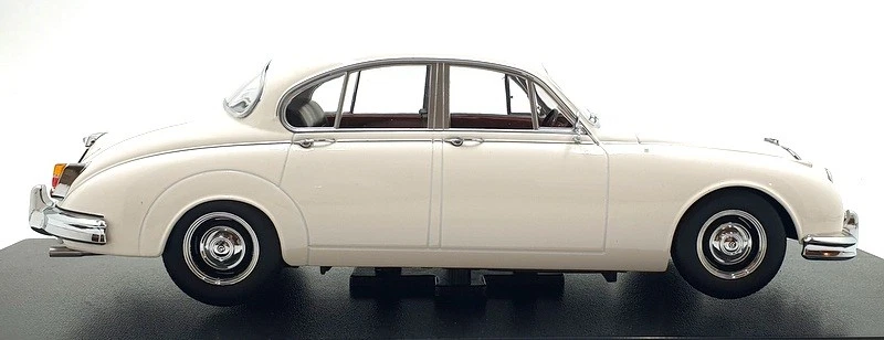 KK Scale 1/18 Scale KKDC181034 - 1962 Daimler 250 V8 RHD - White - Image 3 of 4