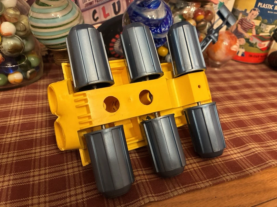 VOYAGE TO THE BOTTOM OF THE SEA REMCO CRAWLER CRAB TOY - Image 3 of 3