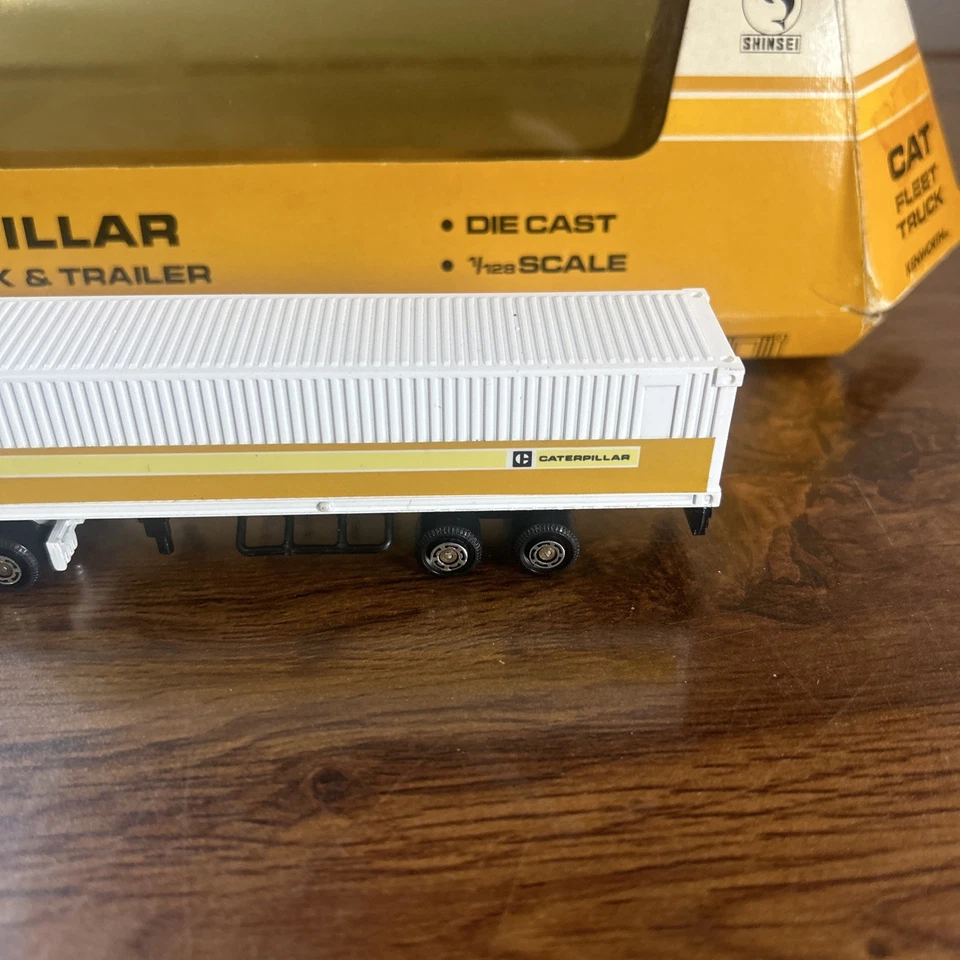Caterpillar Fleet Truck & Trailer Shinsei Model / 1:128 Scale die-cast in Box - Image 4 of 4