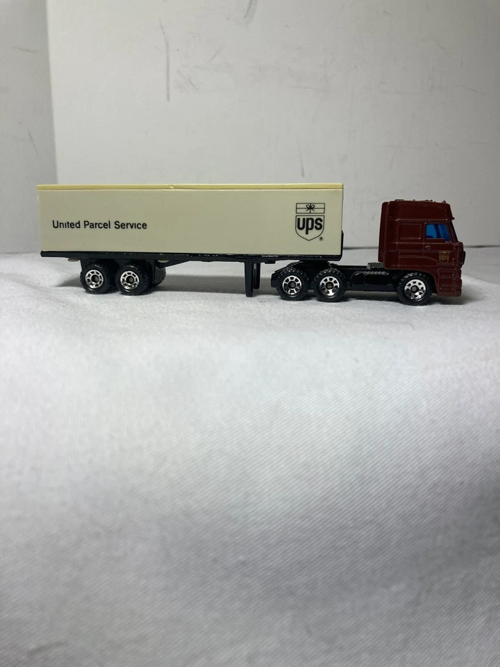 1987 Matchbox DAF3300 Space Cab UPS Tractor Trailer 1:86 Scale - Image 2 of 4