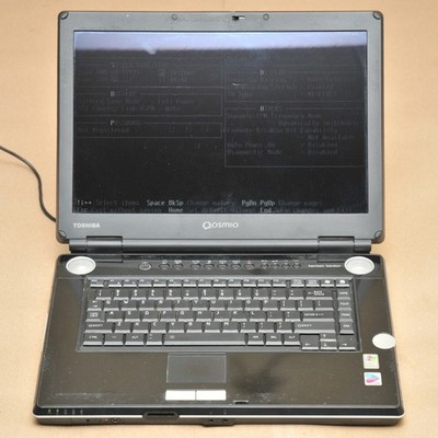 Toshiba Qosmio F25-AV205 Pentium M GeForce 6600 Go 64GB SSD 1GB RAM NO OS