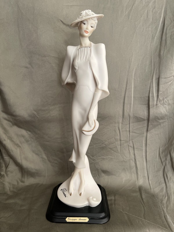Giuseppe Armani Etrusca Arte White Porcelain Figurine Signed 1990
