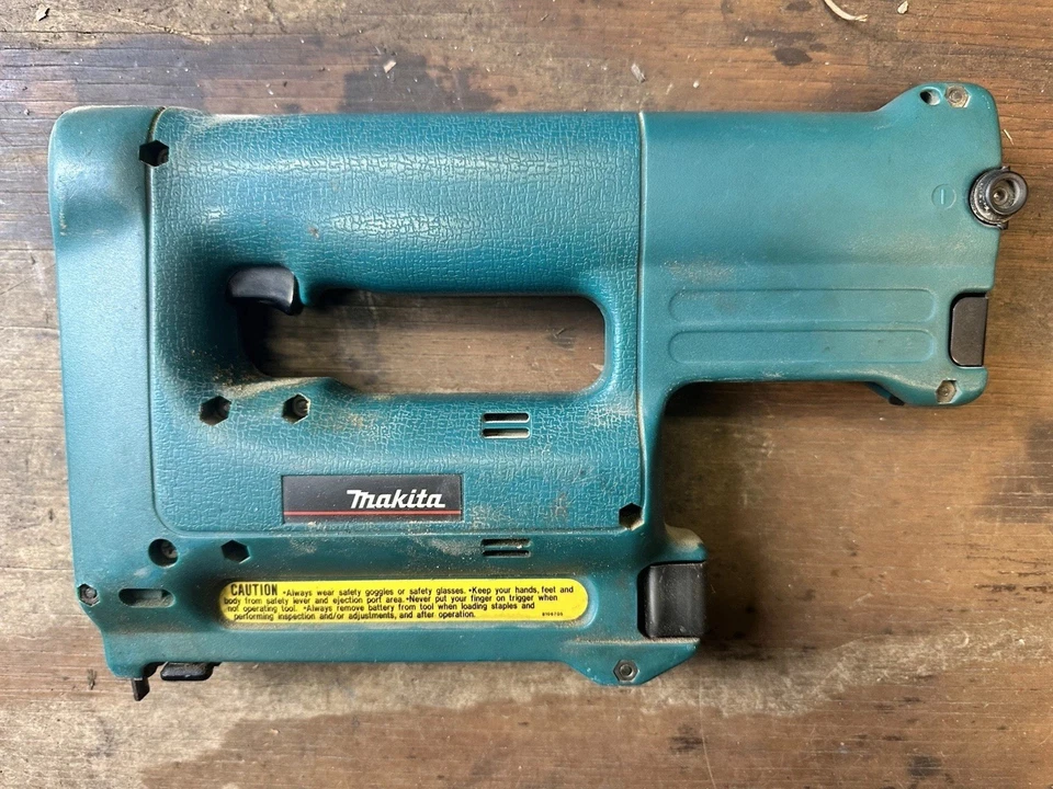 Makita T220D Cordless Stapler Untested - Image 3 of 4