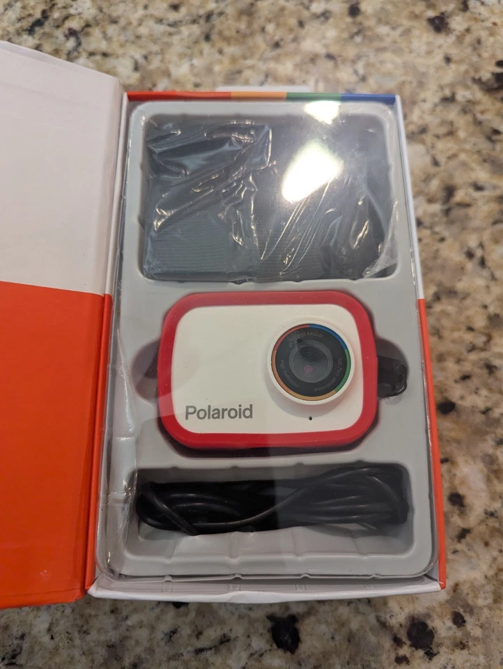Polaroid iD757 Lifestyle Action Camera Go Cam 12.1MP 720p Camcorder Red - Image 2 of 4
