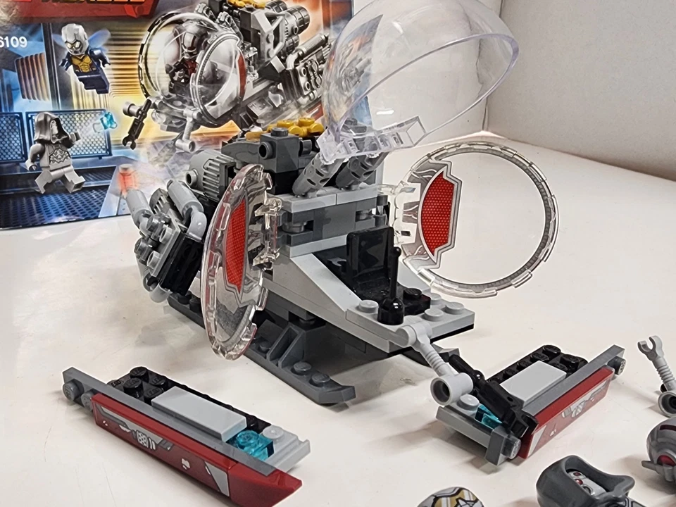 Incomplete LEGO Marvel: Quantum Realm Explorers (76109) With Minifigs - Image 3 of 4