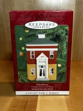 2000 Hallmark Keepsake - Nostalgic Houses And Shops #17 Schoolhouse