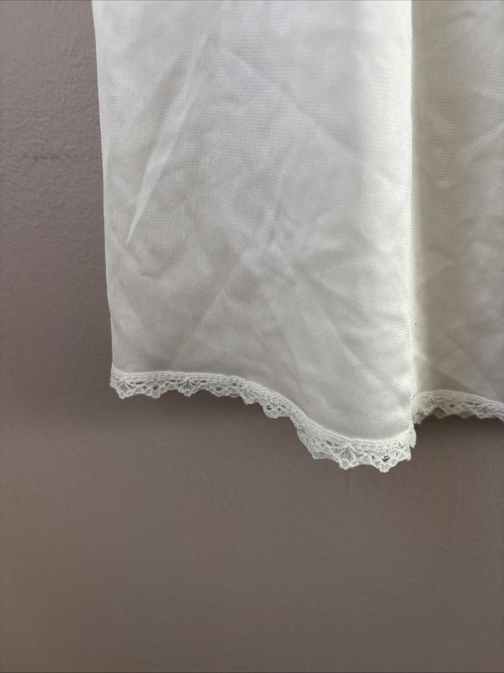 Винтажная нейлоновая юбка-слип Vanity Fair L кружевная отделка эластичная талия белье - Изображение 3 из 4