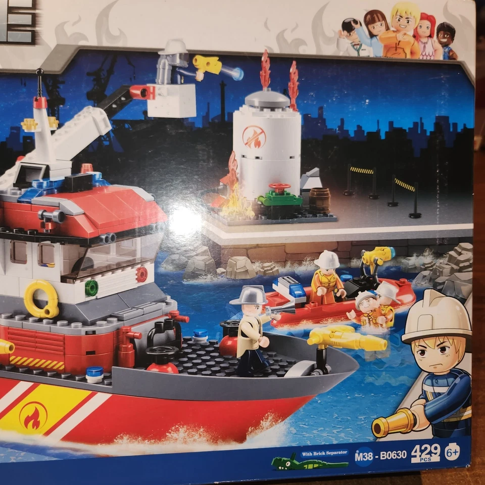 NEW Sluban Fire Fighter Boat Set #M38-B0630, 429 pieces Boat Floats in Water - Image 3 of 4