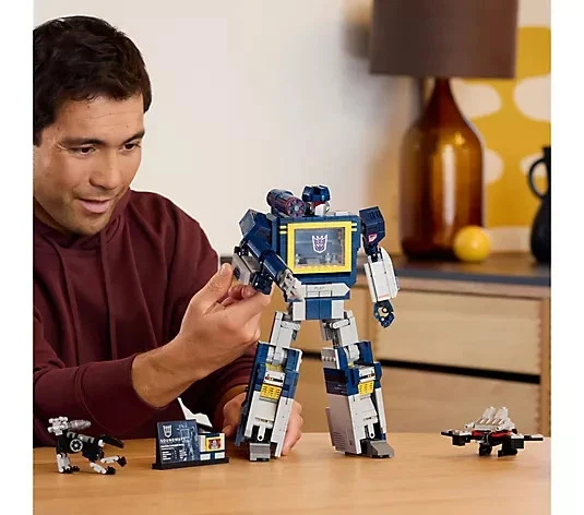 GRAN VENTA - LEGO Icons Transformers: Soundwave Model Kit Set de construcción para Foto 4 de 4