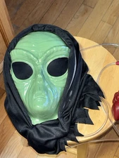 Bleeding Alien Mask Halloween Mask Heart Pump Display Only Vintage