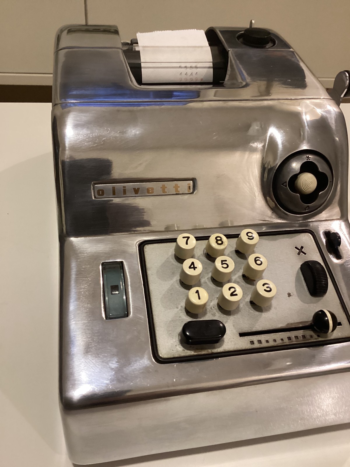 OLIVETTI SUMMA PRIMA 15 ADDING MACHINE. SILVER METAL. MARCELO NIZZOLI DESIGN 50s