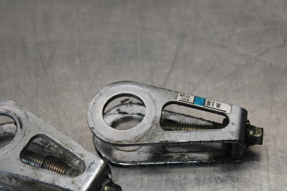 01-06 HONDA CBR600F4I ПОВОРОТНЫЙ РЫЧАГ ЦЕПИ НАТЯЖИТЕЛЬ РЕГУЛИРОВОЧНЫЕ КРОНШТЕЙНЫ BB185 - Изображение 3 из 4