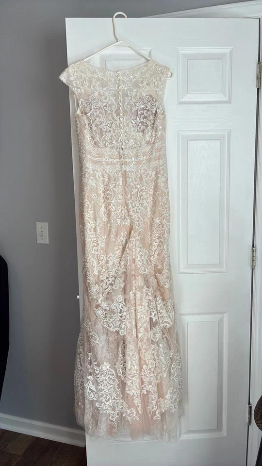 Vestido de novia de encaje Foto 2 de 4