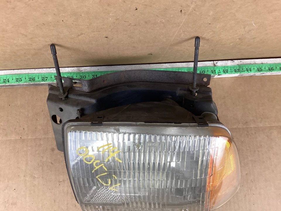 Conjunto de faros delanteros izquierdo del lado del conductor Chevrolet Blazer 1995-1997 Foto 2 de 4