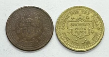VINTAGE SHOWBIZ PIZZA PLACE TOKENS COPPER and BRASS types now CHUCK E CHEESE