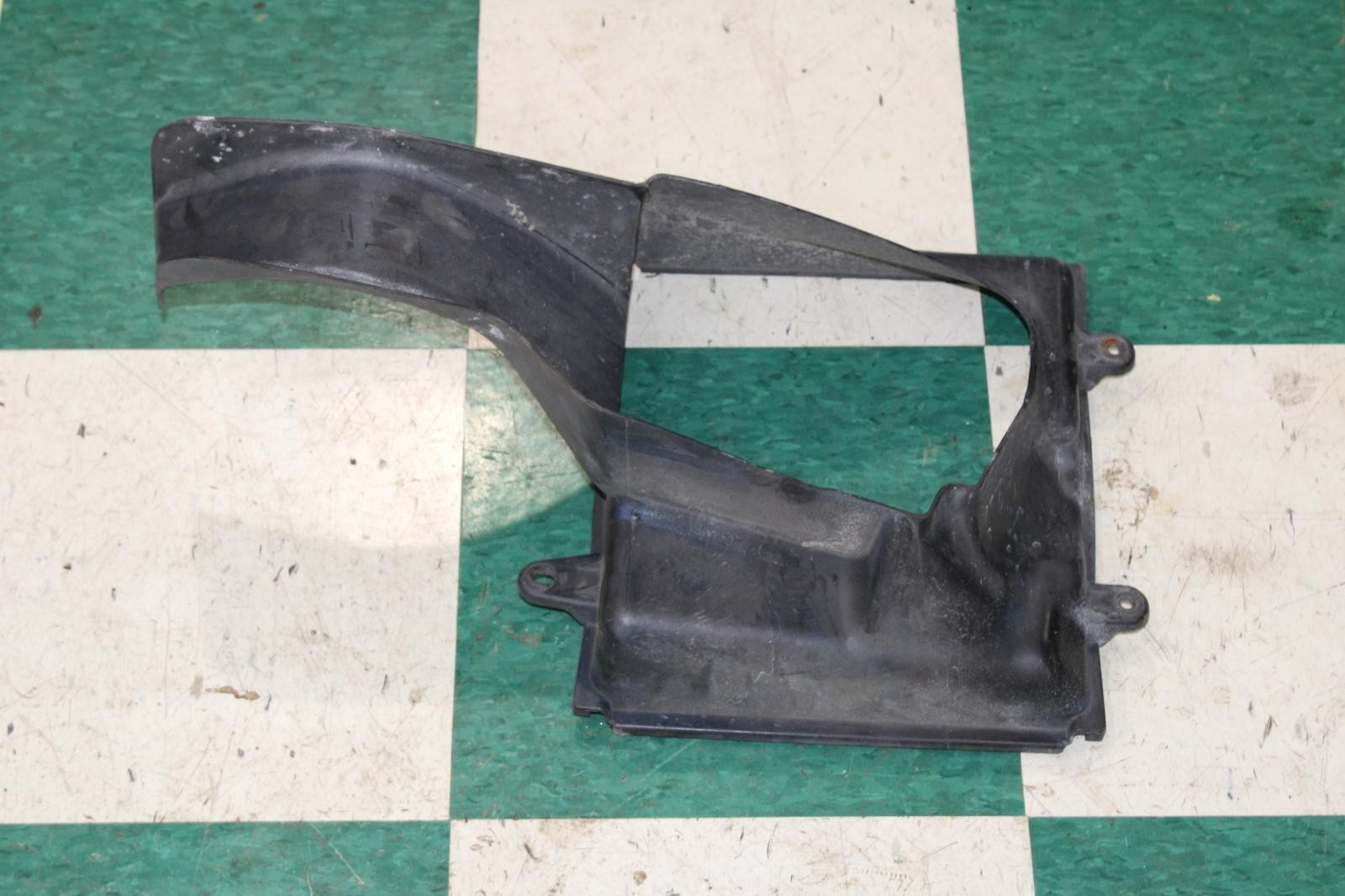 14-19 Ghibli 3.0L Motor Intercooler Passenger Right Shroud Trim Duct Factory OEM