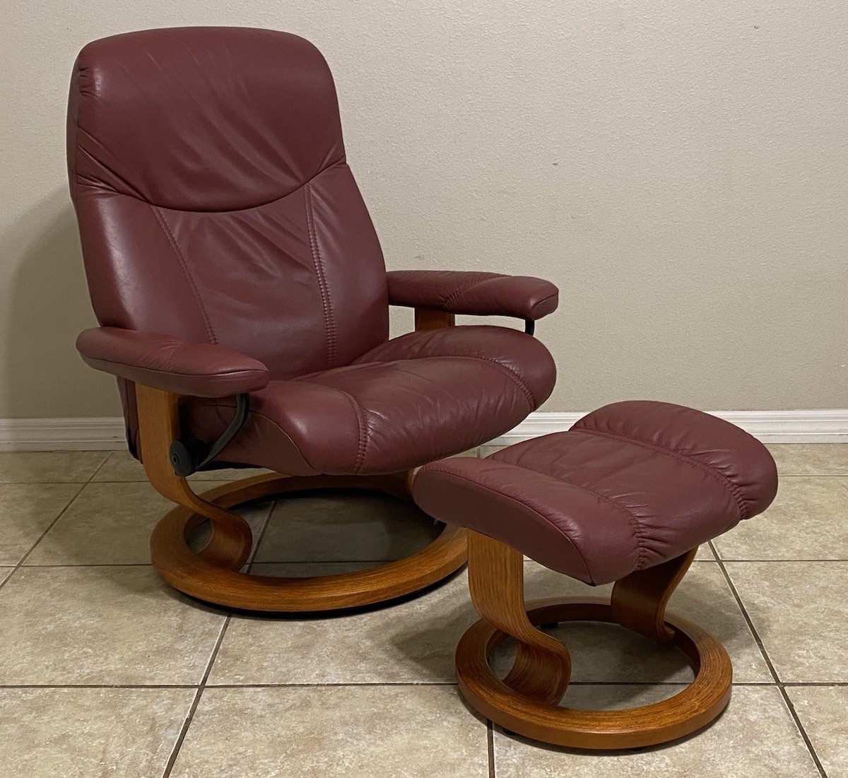 Ekornes Stressless 'Consul' Leather Recliner Chair & Ottoman Large