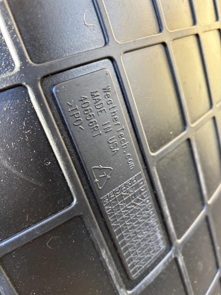 Накладка на багажник грузовая WeatherTech для Jeep Cherokee 2014-2018 годов выпуска - Изображение 2 из 2