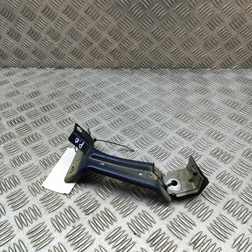 VOLKSWAGEN PASSAT B8 3G Kotflügelhalter vorne rechts 3G0821142A 2.0 Diesel 110 k