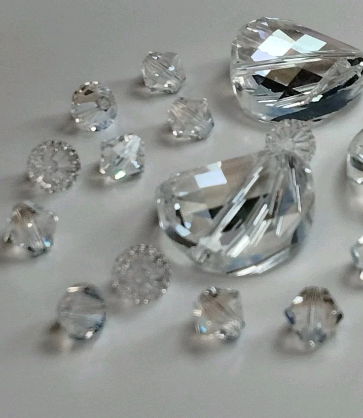 CRISTAL LUZ DE LUNA 4 (18mm) Swarovski 5621 cuentas de cristal y 12 (6mm) 5301 bicones  Foto 3 de 4