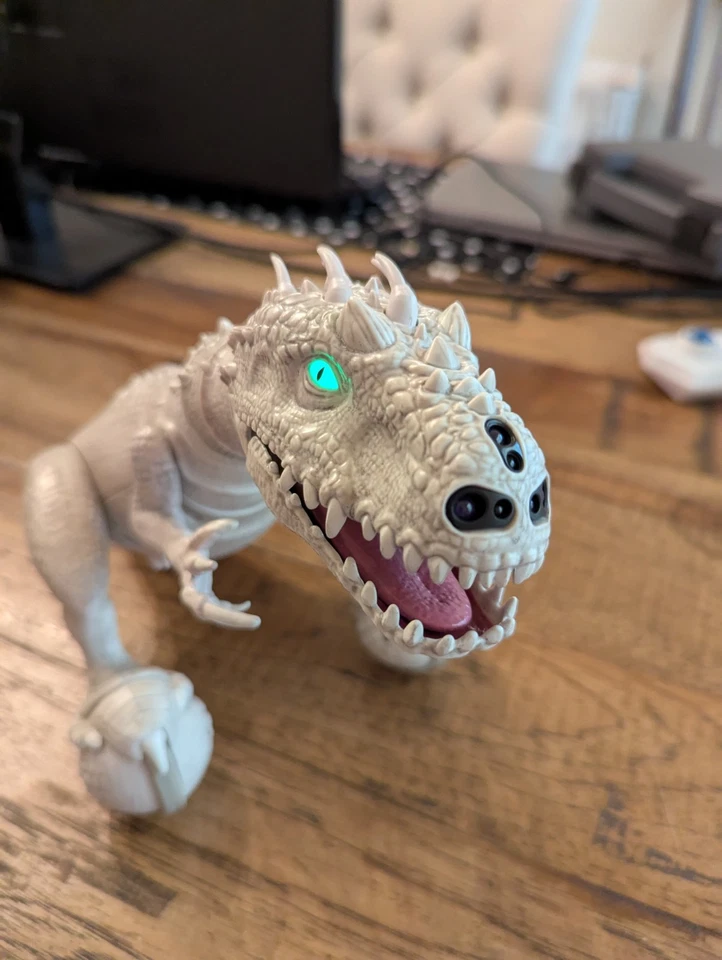 Jurassic World Zoomer Indominus Rex Dino RC Remote Control (Bad Battery *Read*) - Image 4 of 4