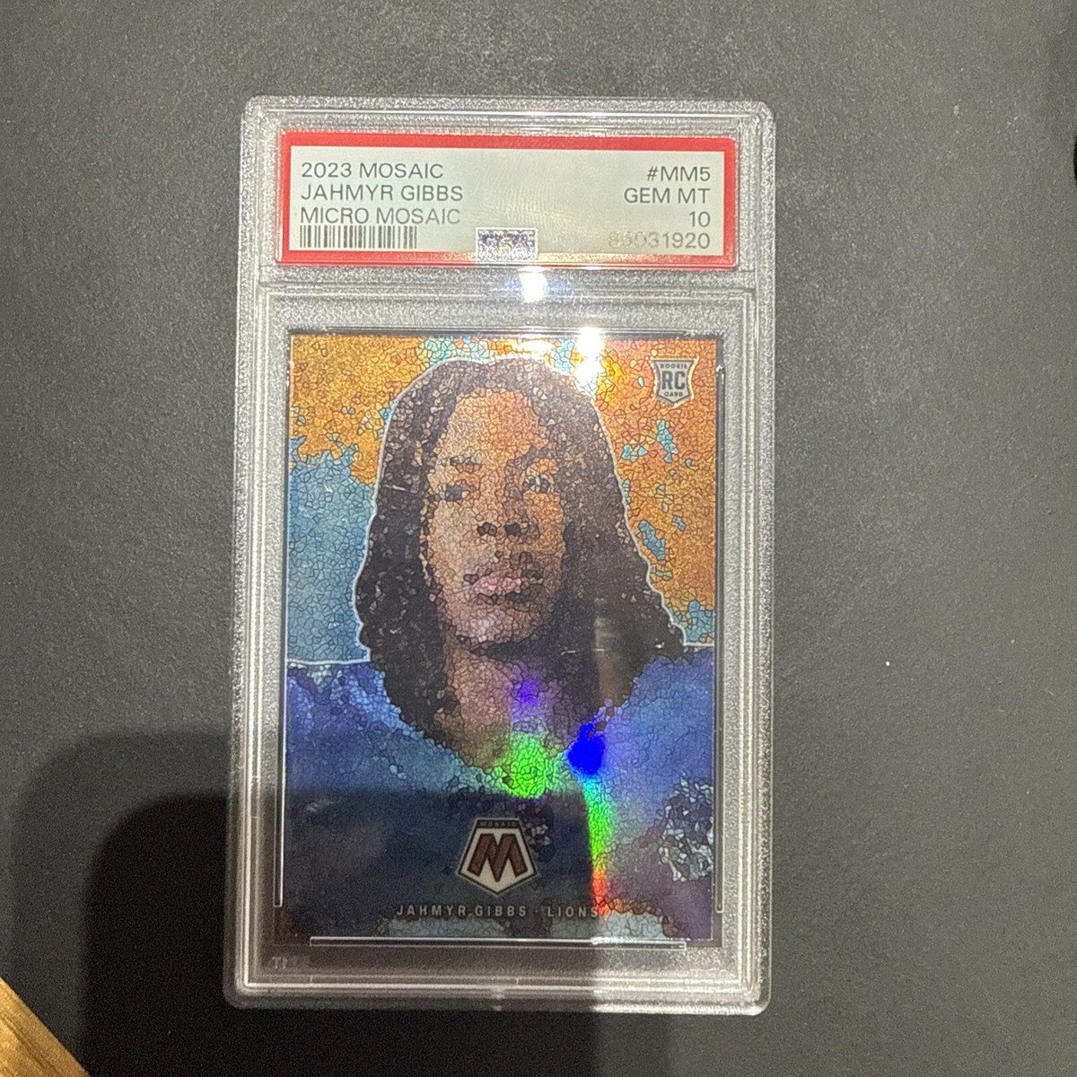 2023 PANINI MOSAIC MM5 JAHMYR GIBBS MICRO MOSAIC CASE HIT 2023 PANINI MOSAIC MM5 JAHMYR GIBBS MICRO MOSAIC CASE HIT