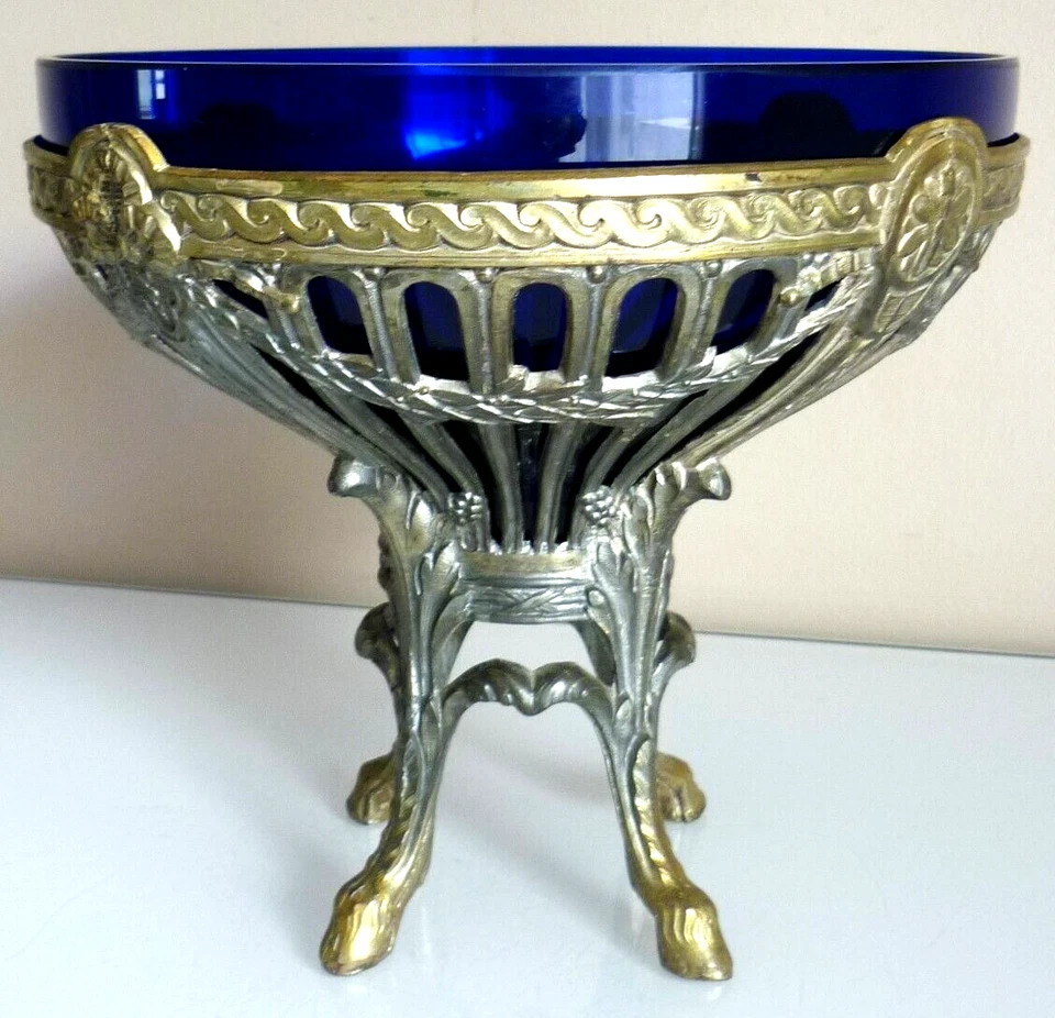 COUPE, CENTRE DE TABLE ANCIEN, METAL PATINE LOUIS XVI, VERRE SOUFFLE BLEU COBALT - Photo 2/4