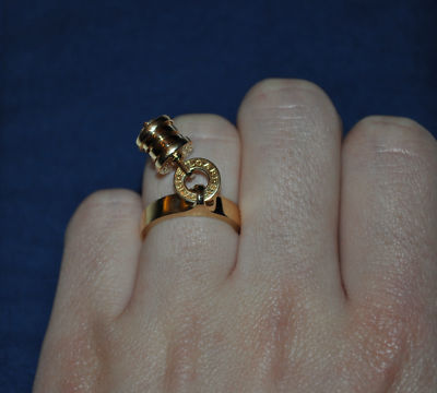 BULGARI B.zero1 18K Yellow Gold Dangling Barrel Charm Diamond Ring