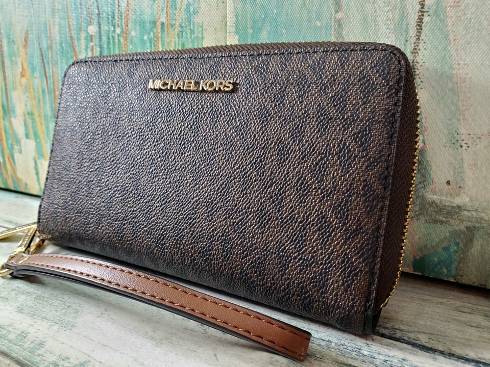 Michael Kors Jet Set Travel Signature Phone Wallet Wristlet 35F8GTVW9B