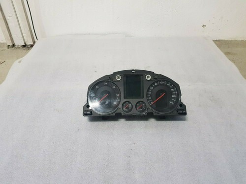 VW Passat 3C / B6 2,0 TDI Bj 08 Tacho Kombiinstrument 3C0920871 E