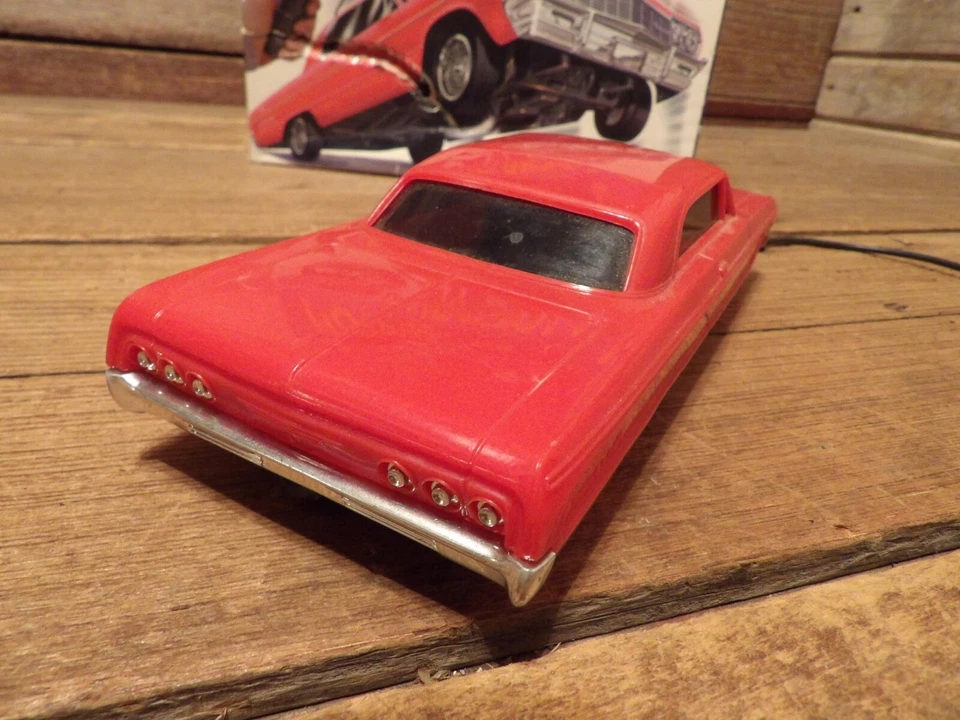 Vintage Lindberg HOPPING '64 IMPALA Lowrider Hopping Radio Control - PARTS! - Image 4 of 4