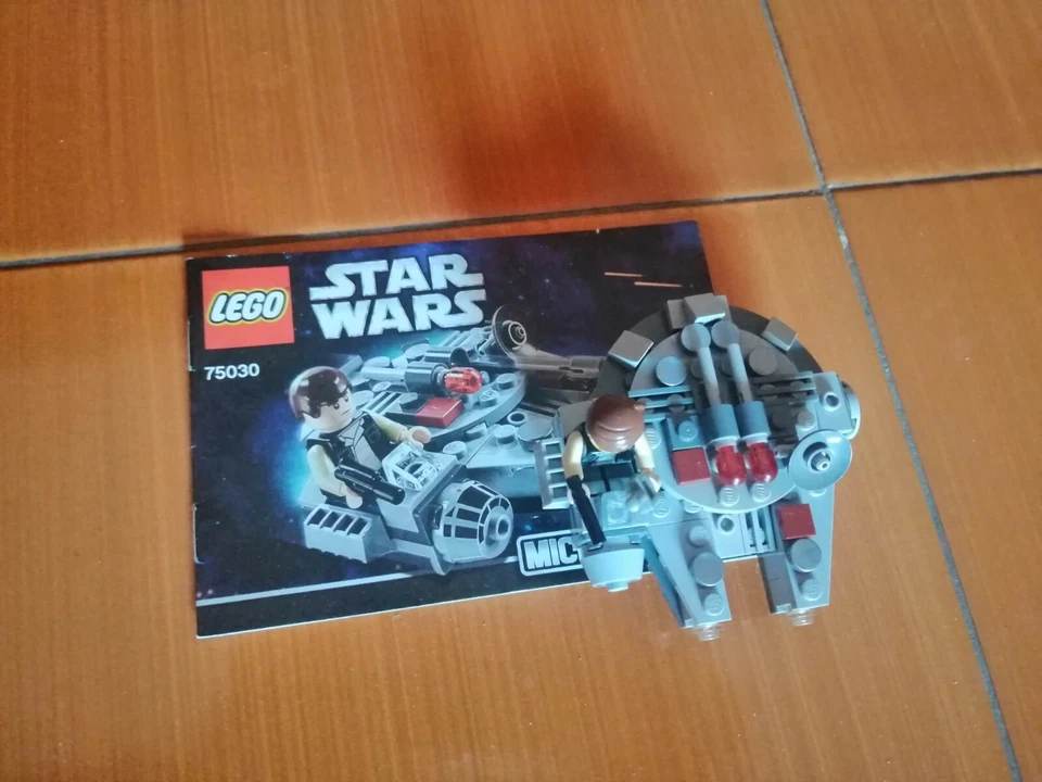 LEGO Star Wars 75030 Millennium Falcon, foto 3 di 4